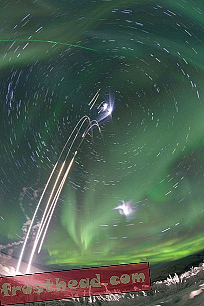 Kozmički bacači vilice uključuju uvrnutu galaksiju i raketnu odbojku Aurora