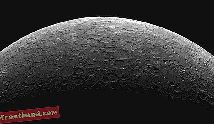Mozaik dveh posnetkov okončine Merkurja na južni polobli, ki ju je leta 2012 posnela vesoljska ladja MESSENGER.