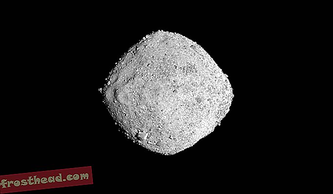Slika asteroida Bennu snimljena svemirskim brodom OSIRIS-REx 16. studenog 2018., s udaljenosti od 136 km (85 km).