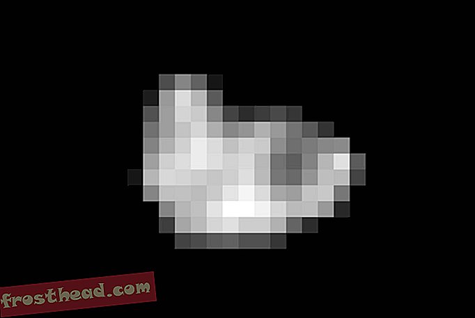 निहारना, प्लूटो फ्लाईबी से पहली क्लोजअप तस्वीरें यहां हैं