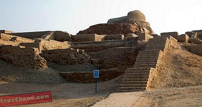 články, inteligentní zprávy, historie a archeologie inteligentních zpráv, cestování inteligentními - 4 500 let staré město Mohenjo Daro se rozpadá a nikdo ho nezastavuje