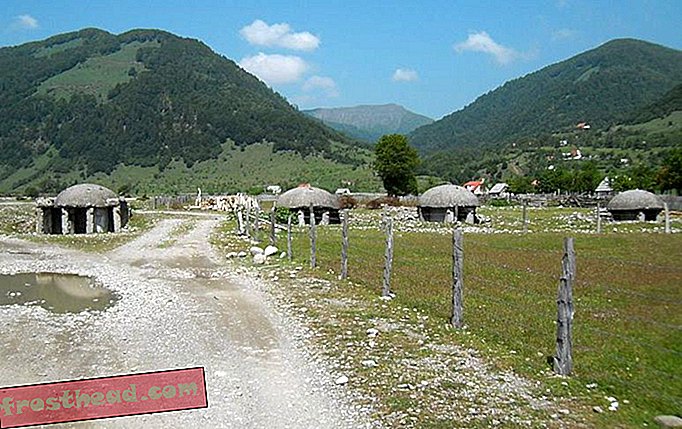 artikler, smarte nyheder, smart nyhedshistorie og arkæologi - Albanien har ingen idé om, hvad de skal gøre med alle disse resterende krigsbunkers