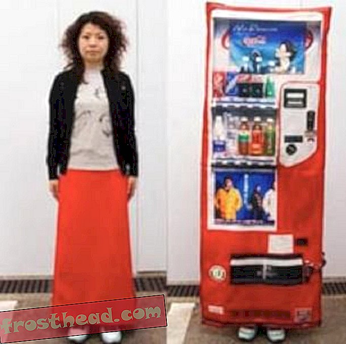 Žena u Japanu pretvara se u automat za prodaju.