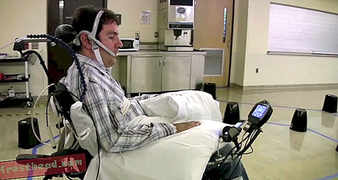 Тази инвалидна количка се контролира от парализиран език на пациента