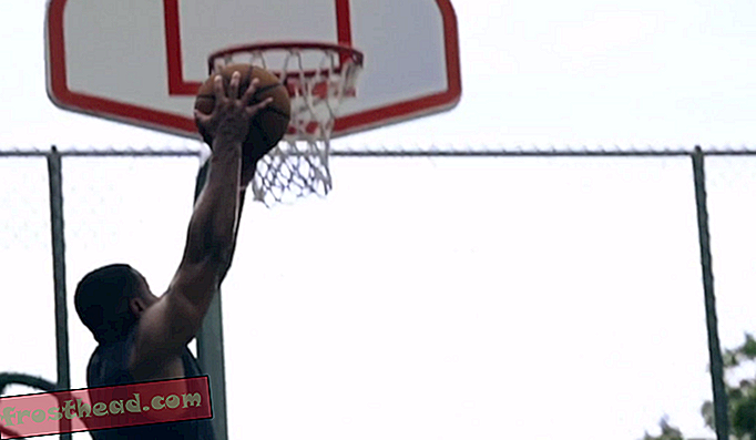Denne 5'5 ”basketballspiller kan dunk og har en besked: Behandl korte atleter bedre
