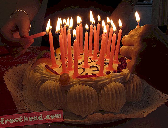 מאמרים, חדשות חכמות, אמנויות ותרבות חדשות חכמות - ניפוח נרות יום הולדת משפר את טעם העוגה
