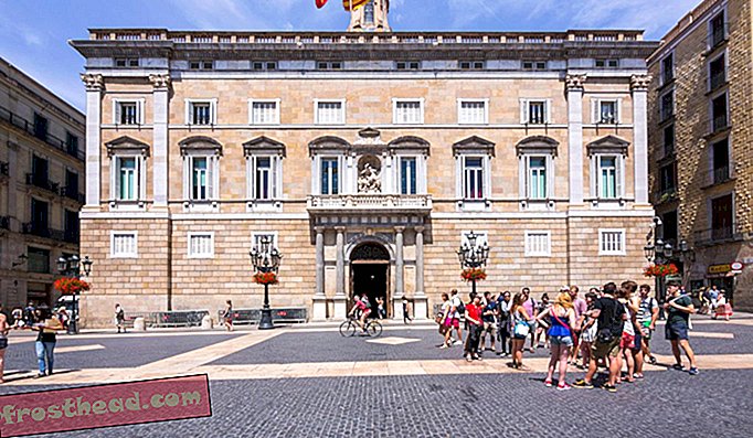 Седалище на каталунското регионално правителство в Палау дела Генералитат, Пласа де Сант Яуме, Барселона, Испания