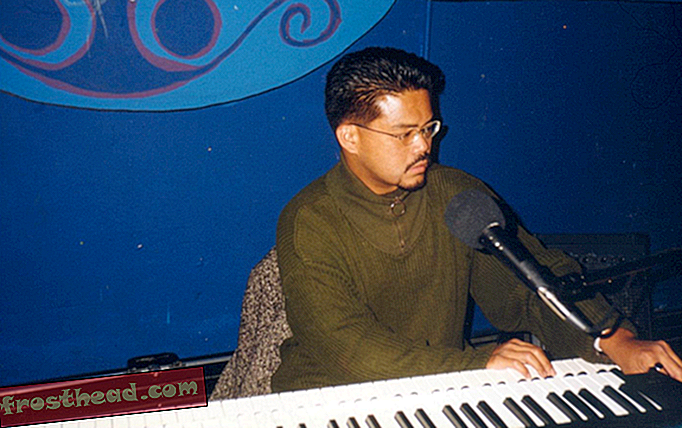 Pianist Theo Gonzalves