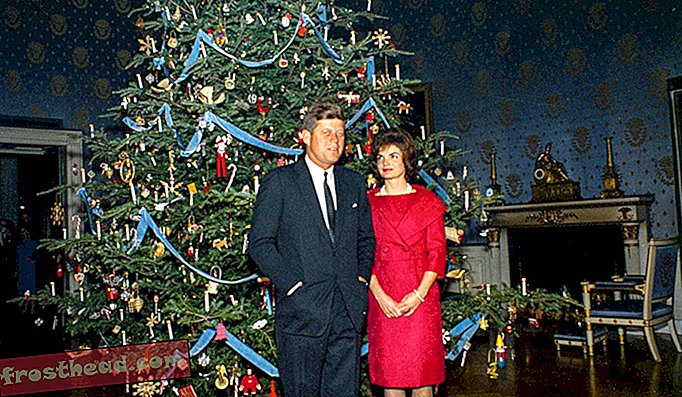 artículos, en el smithsonian, de las colecciones, historia, historia de estados unidos, revista - La tarjeta de Navidad JFK que nunca se envió