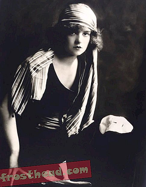 Clara Gordon Bow por Alfred Cheney Johnston. Impressão em prata de gelatina, 1927