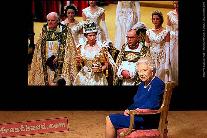 Шестдесет и пет години по-късно кралицата припомня своята коронация