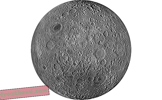 Uurige piltidelt Kuu suurepärast ja salapärast pinda