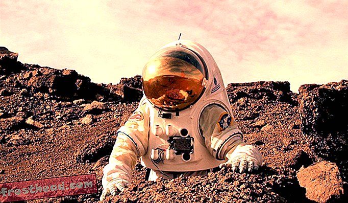 Der Mars ist ein weit entferntes Ziel (oben die Vorstellung eines Künstlers von einem Astronauten, der auf dem roten Planeten arbeitet), sowohl wörtlich als auch metaphorisch.