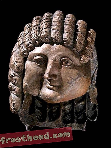 bronzová hlava