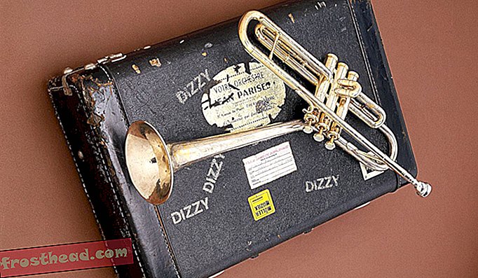 статии, в smithsonian, блогове, около мола - Dizzy Gillespie и неговата наведена тромпет