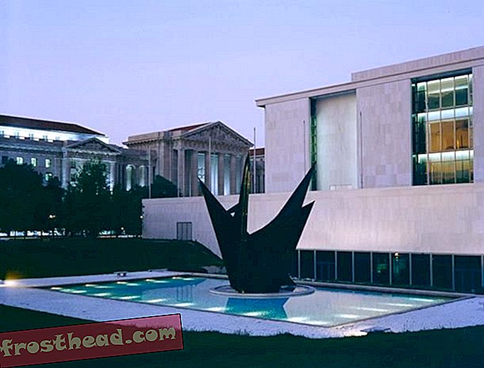 «Gwenfritz» a été installée en 1969 et a été l’une des premières sculptures publiques modernistes à Washington, DC