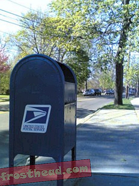 מאמרים, בסמיתסוניאן, בלוגים ברחבי הקניון - המקרה של תיבות הדואר שנעלמות