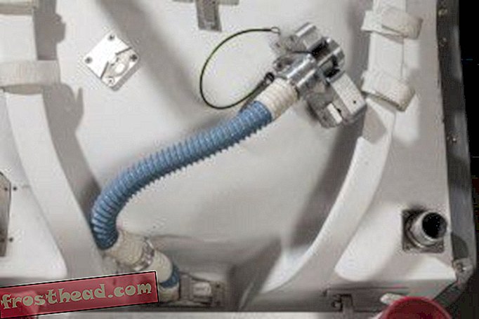 Как космонавтите отиват в банята в космоса?