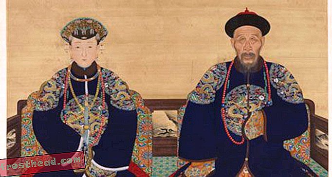 Moški iz kitajske dinastije Qing so izbrali trofejne žene, ki bi se ponašale s svojim bogastvom