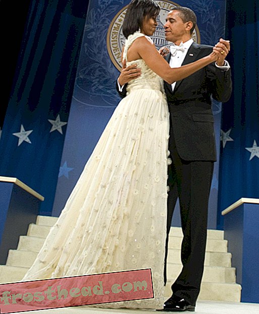 Michelle Obaman avajainen pallomekko tulee Smithsonianille
