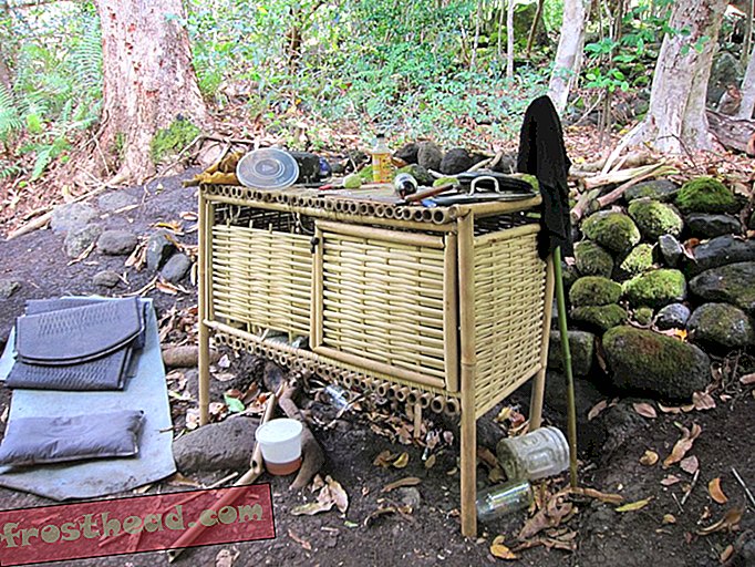 Ein handgefertigter Schrank ist ein kleiner Luxus für Hausbesetzer im Tal.