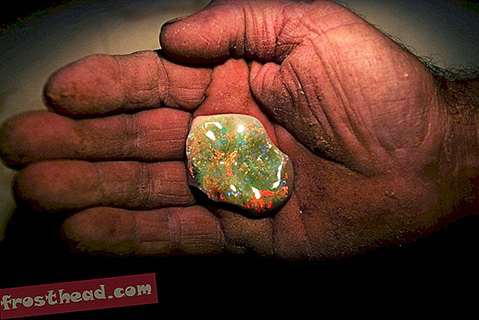 La moitié des habitants de cette capitale de l'opale australienne vivent sous terre