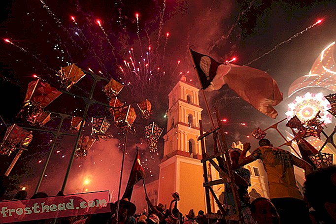 Las Parrandas de Remedios: eredad tuled säravad Kuuba vanimal festivalil