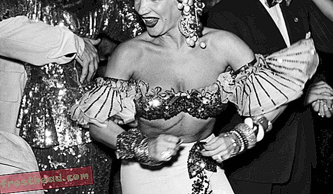 Carmen Miranda lors d'un bal des photographes, début du XXe siècle