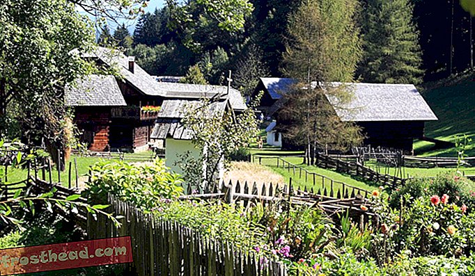 Los visitantes del Österreichisches Freilichtmuseum pueden visitar granjas históricas y artesanos en vivo.