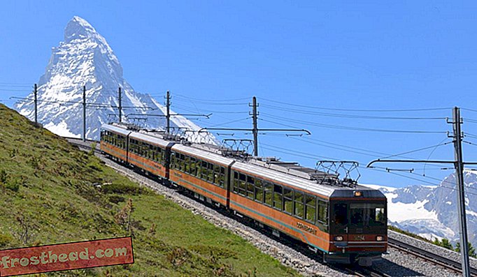 मैटरहॉर्न गॉथर्ड बॉन ट्रेन वास्तव में इसे चढ़ने के बिना पहाड़ के करीब पहुंचने का एक शानदार तरीका है।