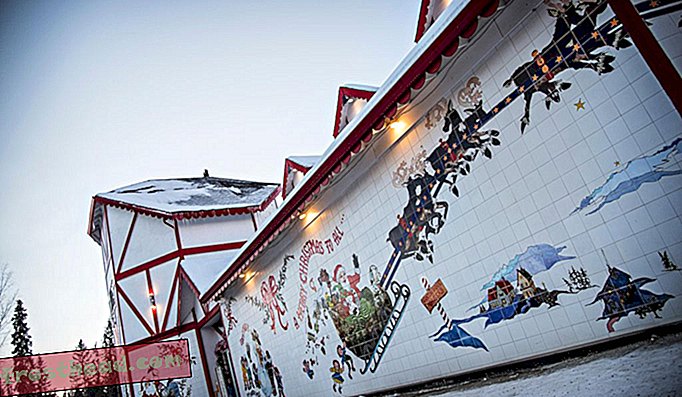 Une peinture murale à côté de la maison du père Noël au pôle Nord, en Alaska.