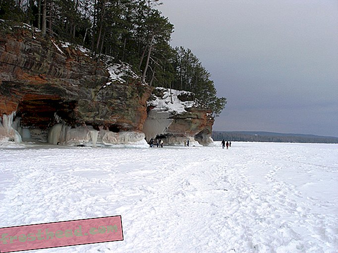 články, cestování, nás a Kanada, wisconsin - Hluboké zmrazení odhaluje odlehlé ledové jeskyně jezera Superior