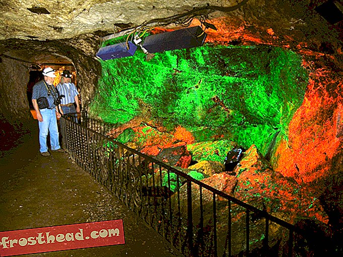 Slijedite ovaj Rainbow tunel do najveće svjetske kolekcije fluorescentnih stijena