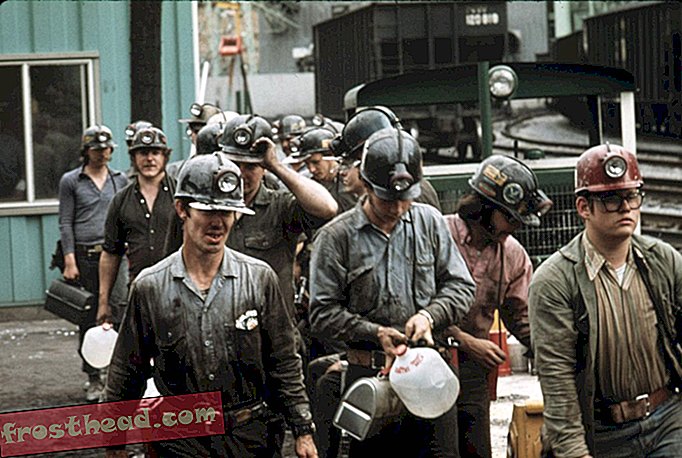 Historialliset kaivostyöläiset menevät töihin