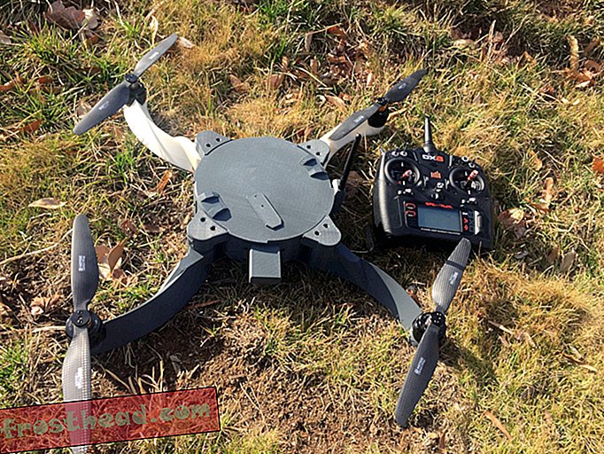 Dajanje marincem orodja za izdelavo dronov na bojišču