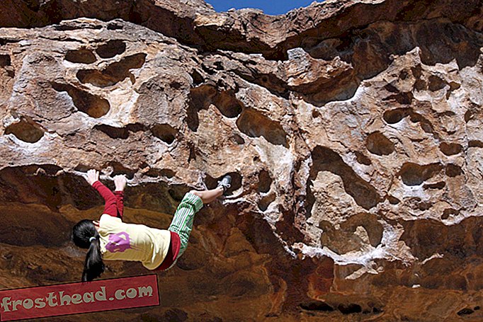 Denne 13-årige pige er lige færdig med en af ​​verdens hårdeste klatring