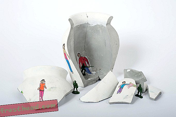 Лондонски изложбени витрини Мощни произведения на изкуството, създадени от бежански тийнейджъри