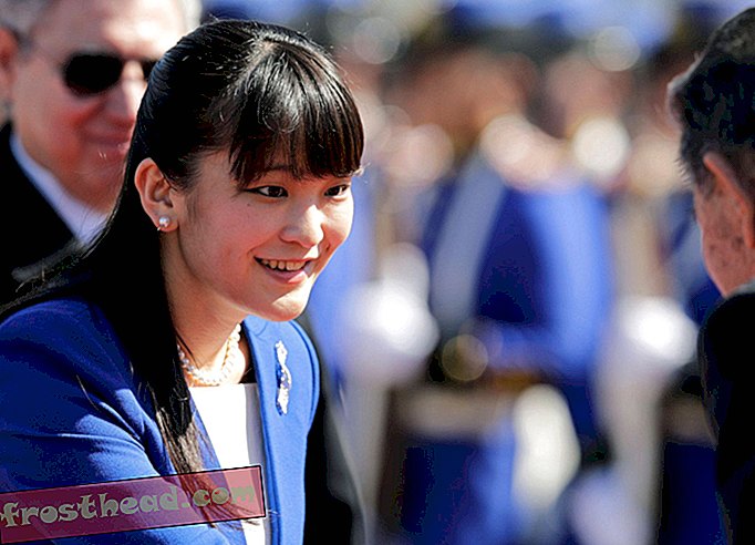 A japán hercegnő elveszíti királyi állapotát, amikor közönséggel házasodik