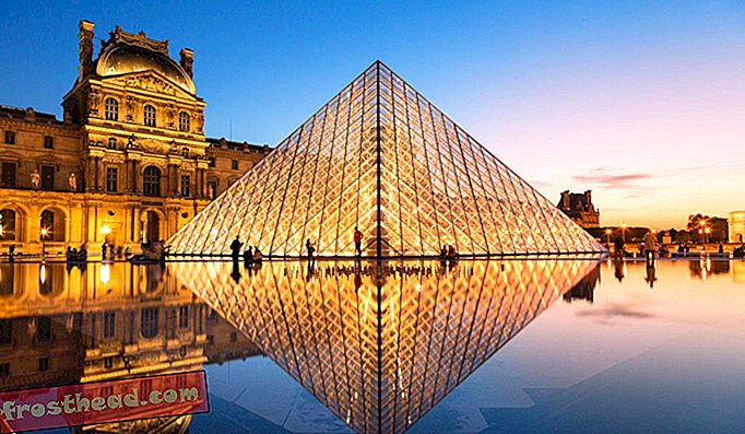 La Pirámide del Louvre es posiblemente la obra más conocida del arquitecto.
