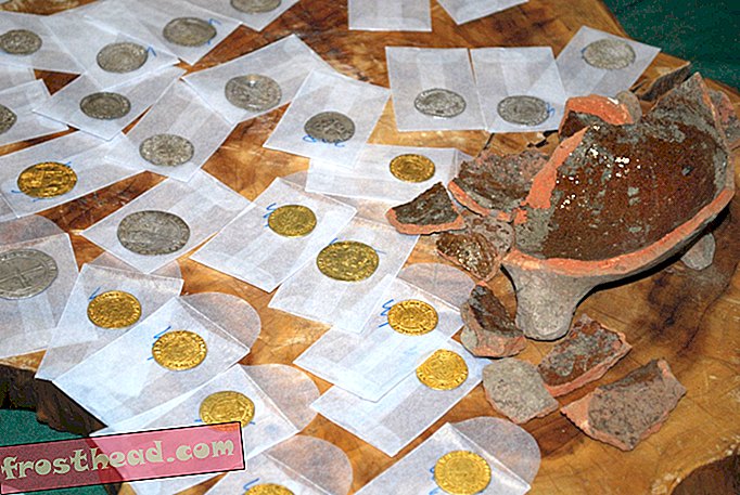 Пот от злато (и сребро) от 15 век, открит в Холандия