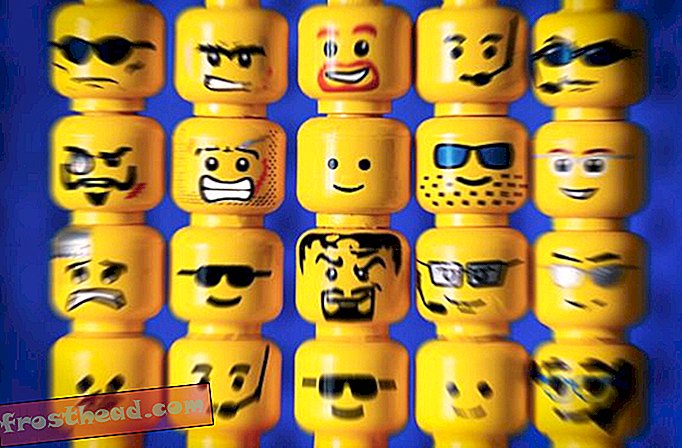 Les visages Lego deviennent de plus en plus en colère
