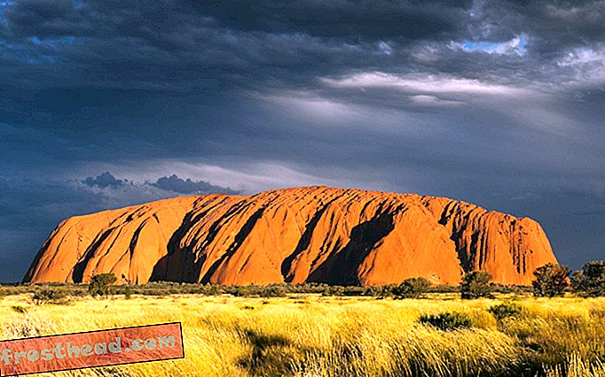 Australia Akan Melarang Mendaki Uluru, Situs Adat Suci, pada 2019