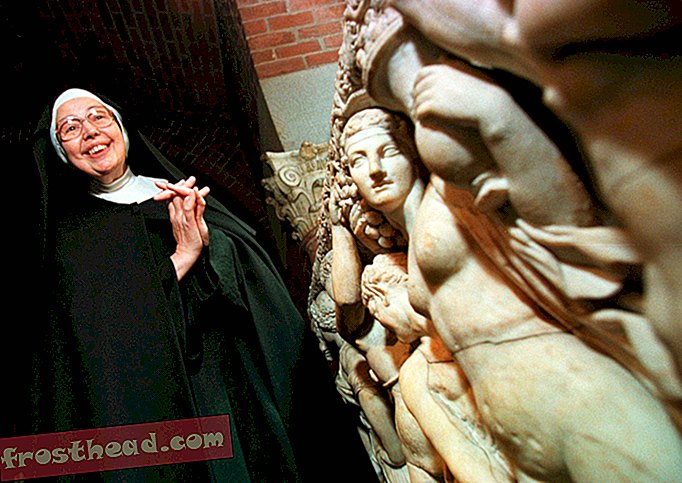 Спомняйки си сестра Уенди Бекет, обичана монахиня, която направи изкуството достъпно