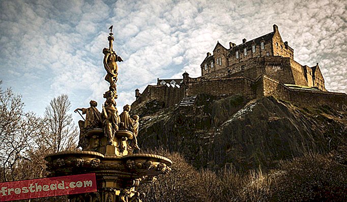 Порталът AR позволява на потребителите да обикалят из залите на замъка в Единбург, бившия дом на Мери, кралицата на Шотландия