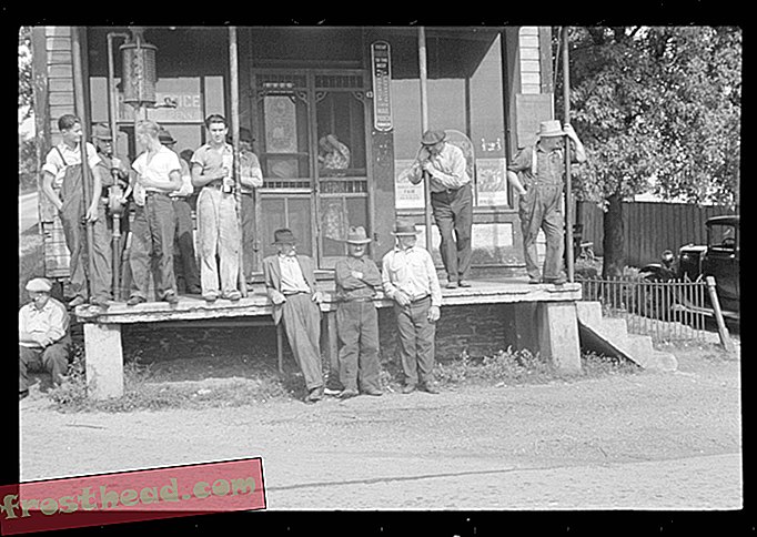 Homesteaders prospectivos, em frente à estação de correios na United, Condado de Westmoreland, Pensilvânia