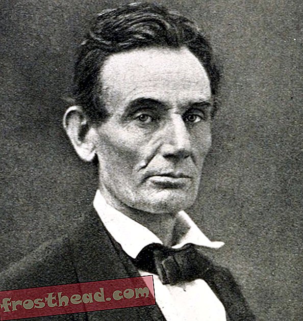 Een sculptuur van de hand van Abraham Lincoln is gestolen uit een museum in Illinois