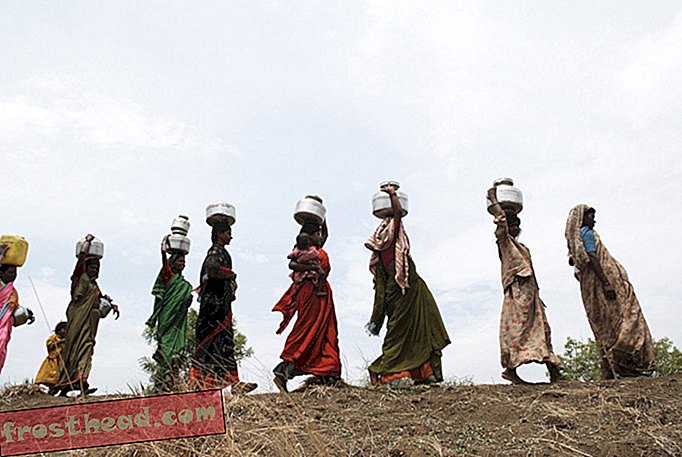 Водни съпруги: Мъжете в Индия се женят за допълнителни жени, за да им донесат вода