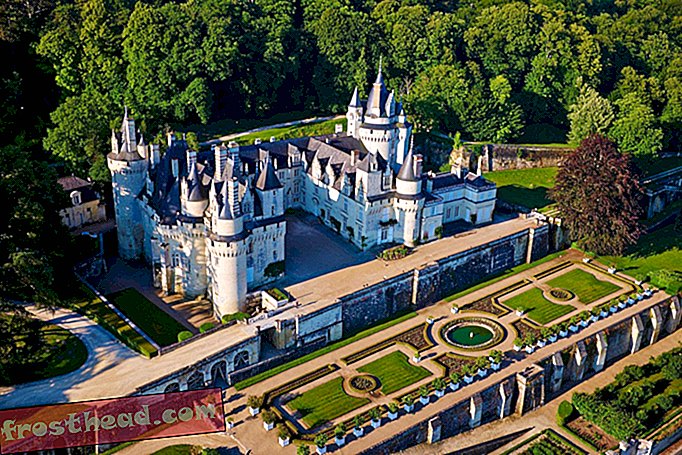 știri inteligente, știri și artă și cultură inteligentă, istorie și arheologie de știri inteligent - Castelul francez care poate inspira „frumusețea adormită” este umplut cu manechine înfiorătoare
