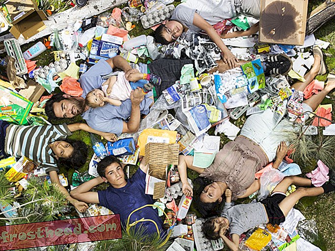 noticias inteligentes, noticias inteligentes arte y cultura - Nueve hogares diferentes, rodeados por una semana de basura