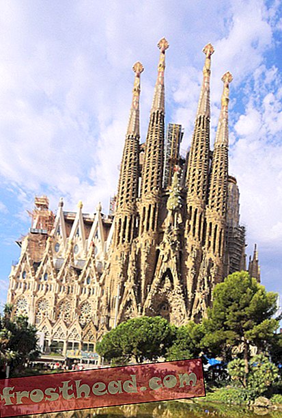 137 jaar nadat de bouw is begonnen, ontvangt La Sagrada Familia een bouwvergunning